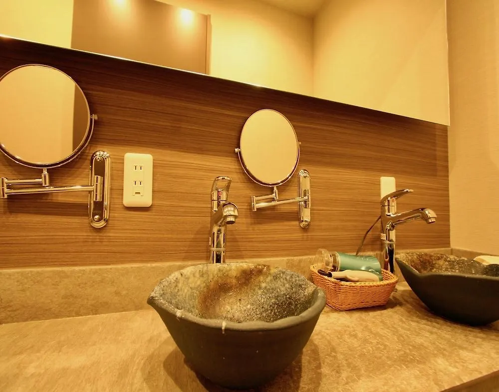 Qoo Hostel Osaka 0*,  Japan